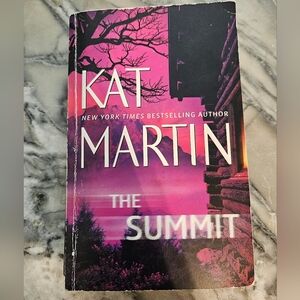 $2 In A Bundle! The Summit: Para-normal Romantic Suspense Fiction By Kat Martin